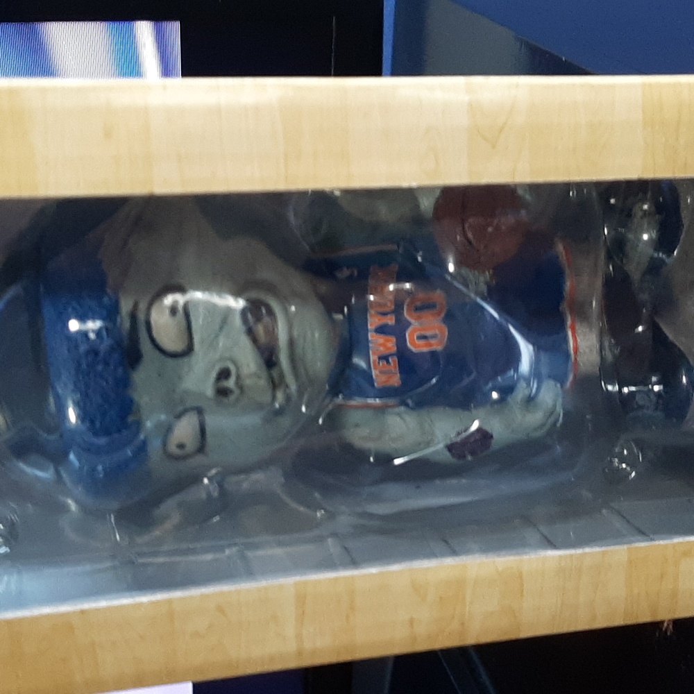 NEW YORK KNICKS "Forever Nightmares" Zombie NBA Bobblehead - Picture 3 of 3